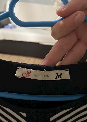 Çizgili V Yaka Kemerli Midi Triko Elbise - Görsel 4