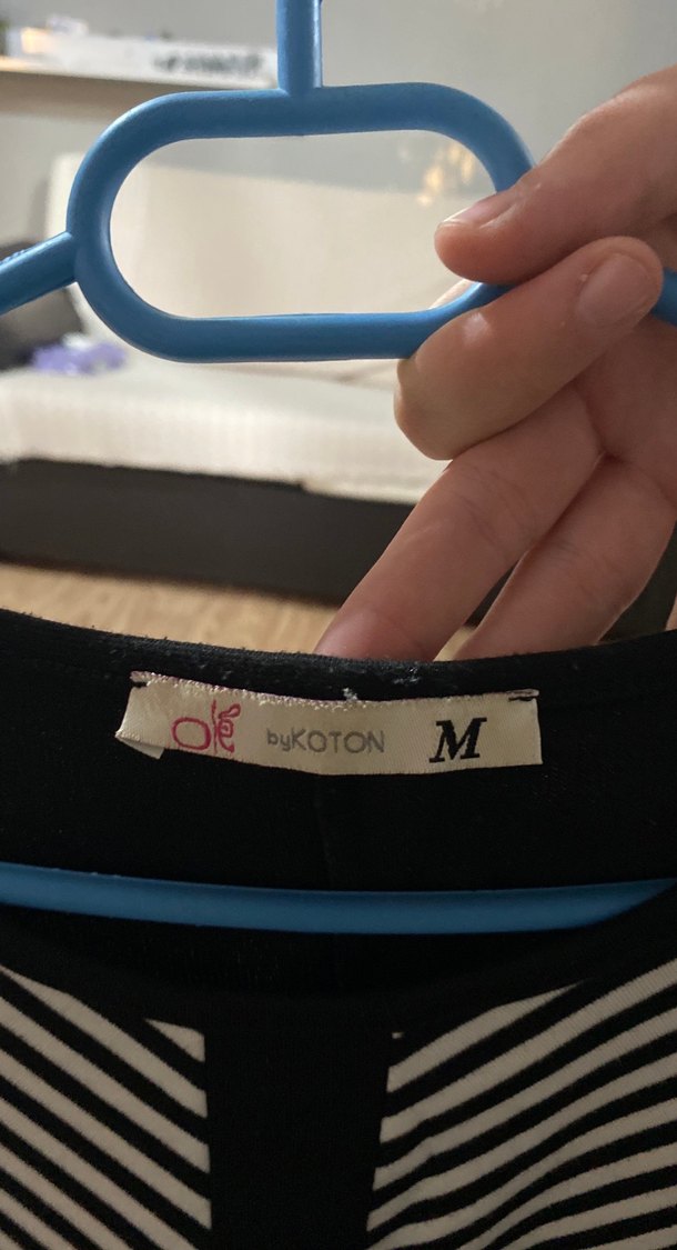 Çizgili V Yaka Kemerli Midi Triko Elbise - Görsel 4