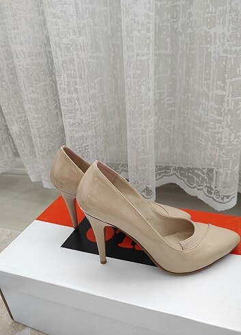 Diğer Rugan Stiletto
