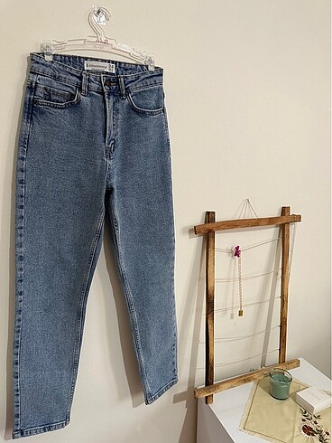 Stradivarius Slim Fit Mom Jean