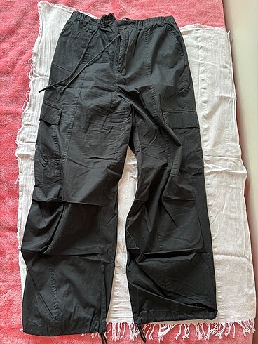 Zara, paraşüt kumaş pantolon