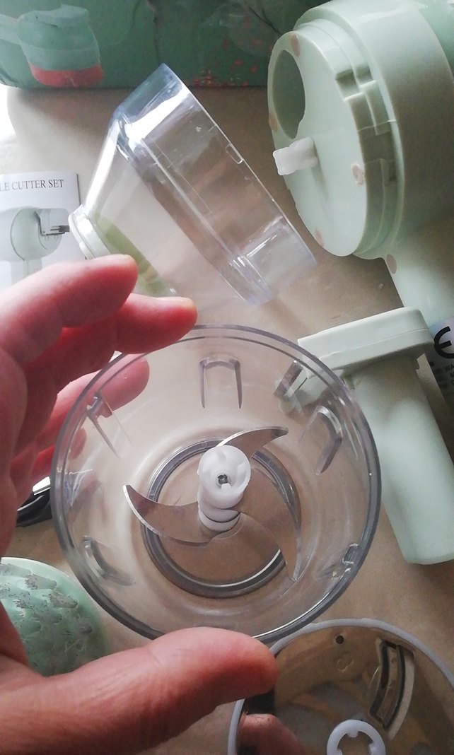 Yeşil Çok Fonksiyonlu Elektrikli Sebze Doğrayıcı - Görsel 2