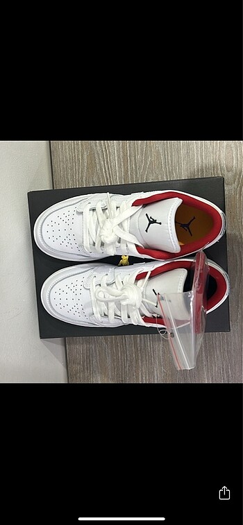 36,5 Beden beyaz Renk Jordan 1 low