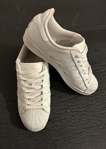 Beyaz Adidas Bağcıklı Spor Ayakkabı - Görsel 2