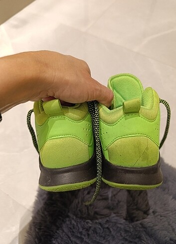 33 Beden Erkek çocuk adidas spor basket ayakkabı 