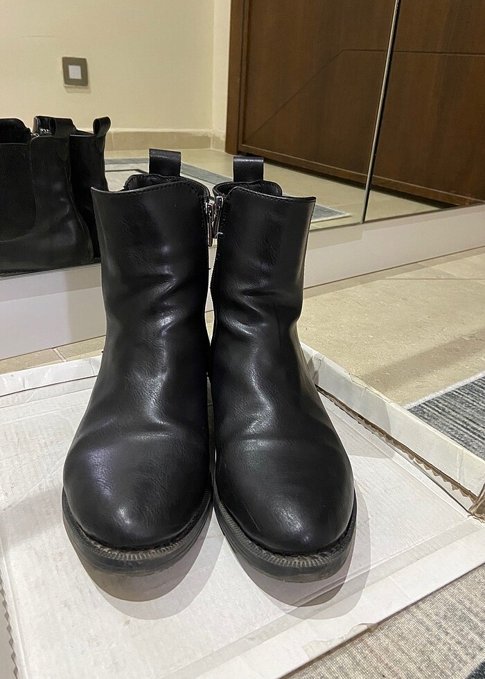 Siyah bot - Görsel 2