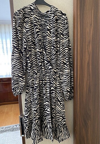 Uzun kollu zebra desen elbise