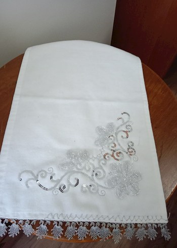 Nakışlı Beyaz Havlu - Görsel 2