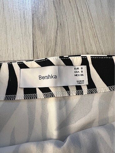 s Beden çeşitli Renk BERSHKA etek