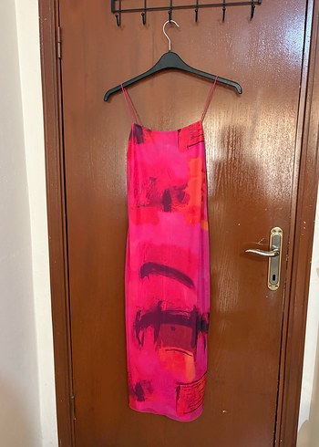 Pembe Desenli Uzun Askılı Elbise