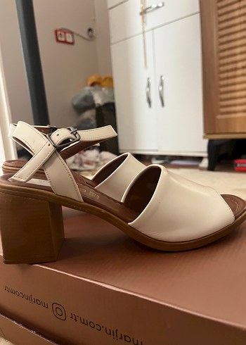 Bej Kadın Minimalist Topuklu Sandalet