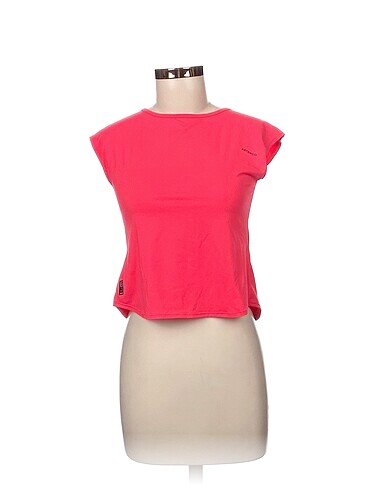 Decathlon T-shirt %70 İndirimli.