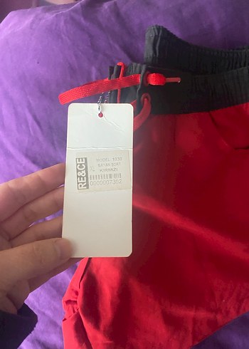 Kemer Detaylı Kırmızı Mini Şort - Görsel 3