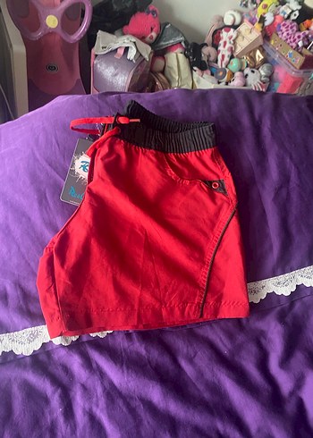 Kemer Detaylı Kırmızı Mini Şort - Görsel 4