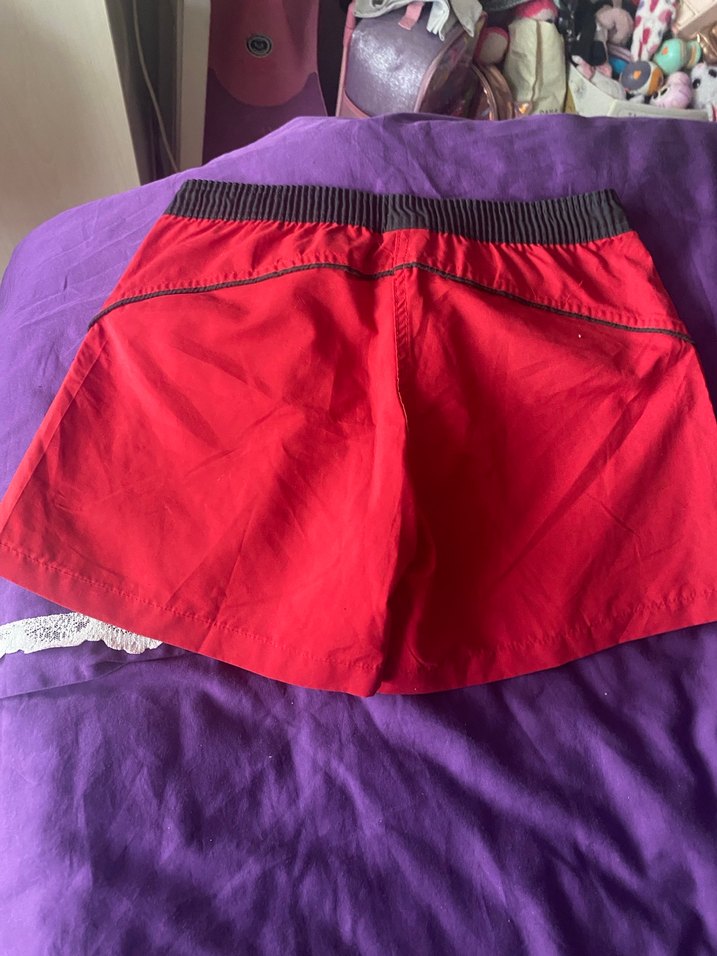 Kemer Detaylı Kırmızı Mini Şort - Görsel 5