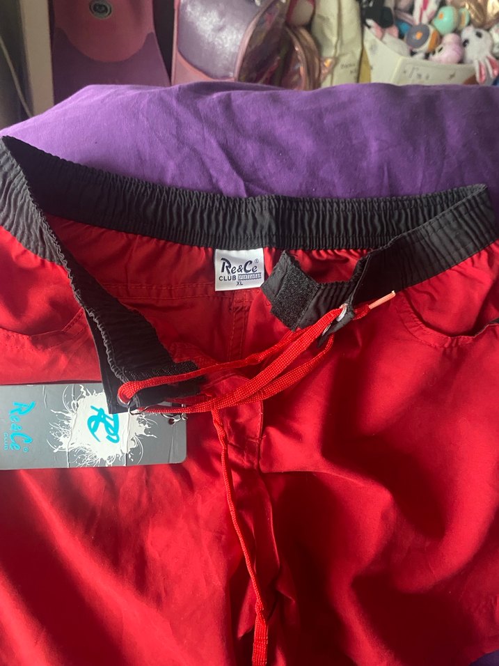 Kemer Detaylı Kırmızı Mini Şort - Görsel 2