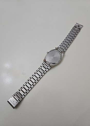  Beden beyaz Renk QsQ ÇELİK KORDON TAM RAKAM QUARTZ ERKEK SAATİ