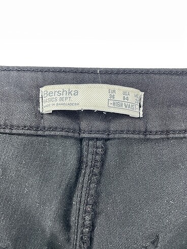 36 Beden siyah Renk Bershka Jean / Kot %70 İndirimli.