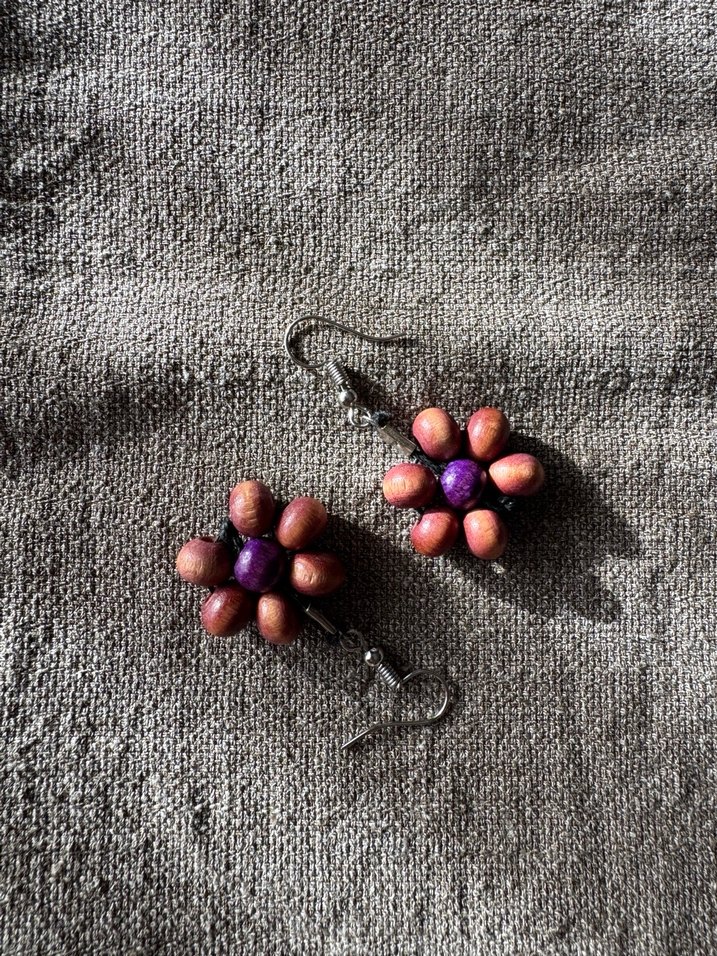 Ahşap boncuklu çiçek küpe - Görsel 2