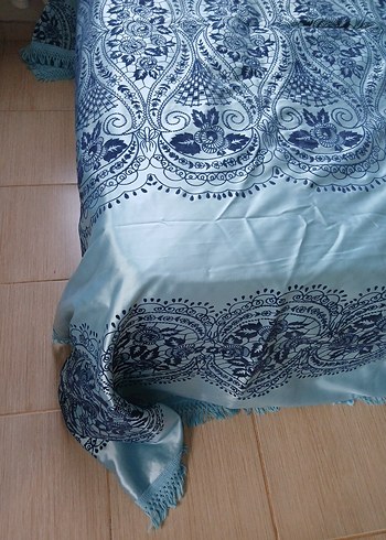 Nakışlı Pastel Mavi Yatak Örtüsü - Görsel 2