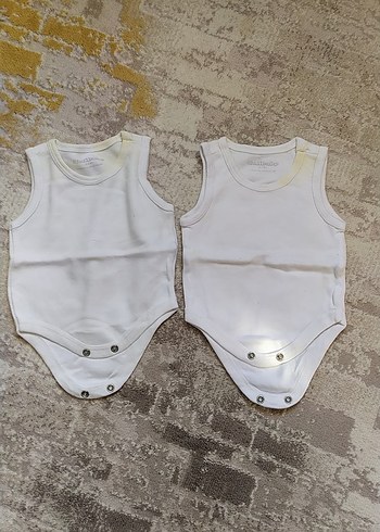 Diğer Beyaz Kolsuz Bebek Body 2 tane