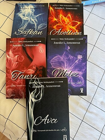 Leigh bardugo set melez set