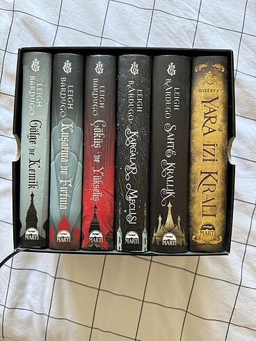  Leigh bardugo set melez set