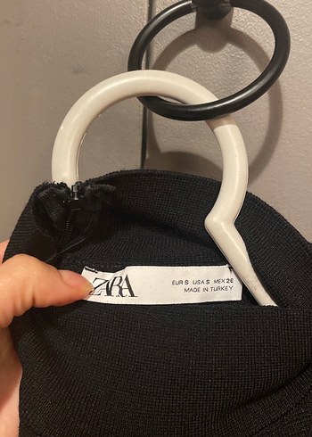 Zara Zara Dik Yakalı Vatkalı Siyah Kısa Kollu Kadın Üst