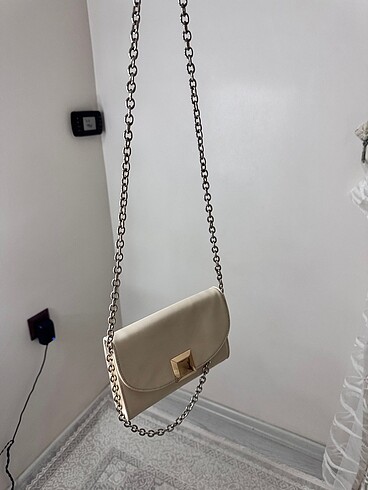 BERSHKA gold zincirli çanta