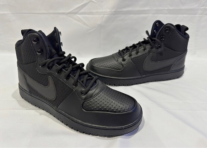 Nike Court Borough Mid