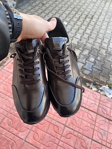İnci sneaker