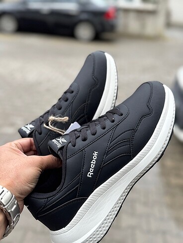 Sıfır etiketli reebok