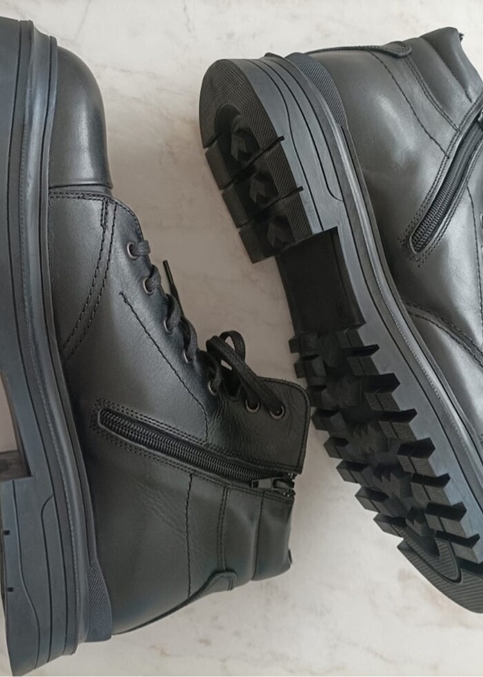 Franco Fortini Bağcıklı Bot - Görsel 3