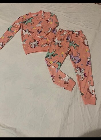 Zara Ürünlerimiz zara markasıdır yaşlarında tek tük kaldı yaşları yaz
