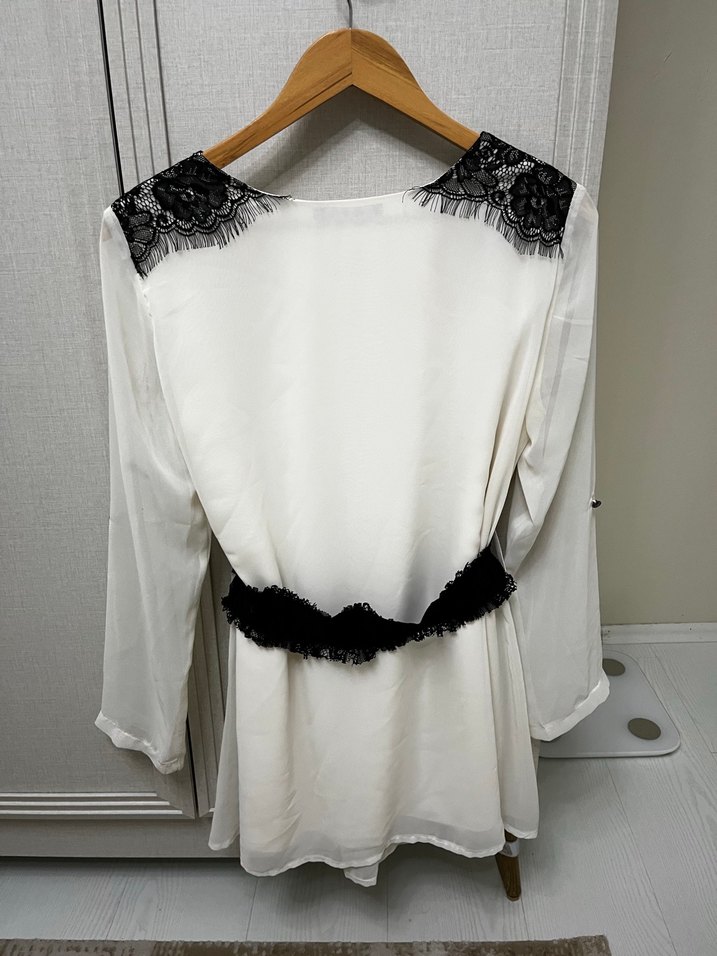 Beyaz Kemerli, Dantel Detaylı Midi Bluz ya da Tunik - Görsel 2