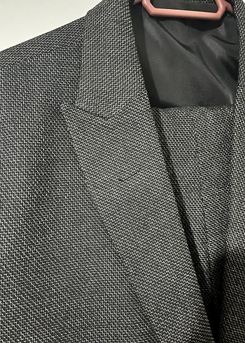 Gri Düğmeli Erkek Takım Elbise - Görsel 4