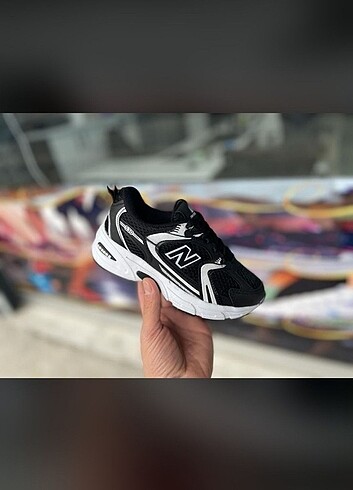 32 Beden New Balance 31-35 numara çocuk ayakkabısı Siyah Beyaz 
