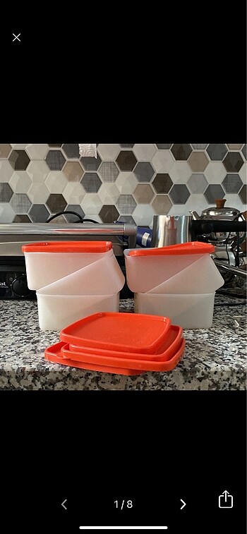 Altı parça Tupperware