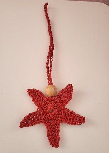 kırmızı kağıt ipten yıldız figürlü çanta aksesuarı charmı - Görsel 3