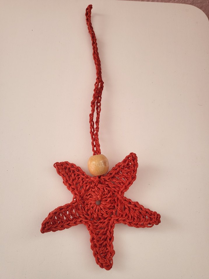 kırmızı kağıt ipten yıldız figürlü çanta aksesuarı charmı - Görsel 3