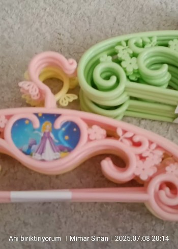 8 adet Pastel Yeşil 4 adet pembe ve 4 adet sarı Çocuk Askısı