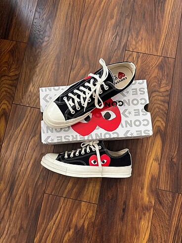 Comme Des garçons Converse
