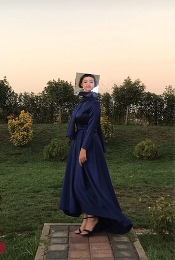 Saks mavisi saten abiye şalıyla birlikte