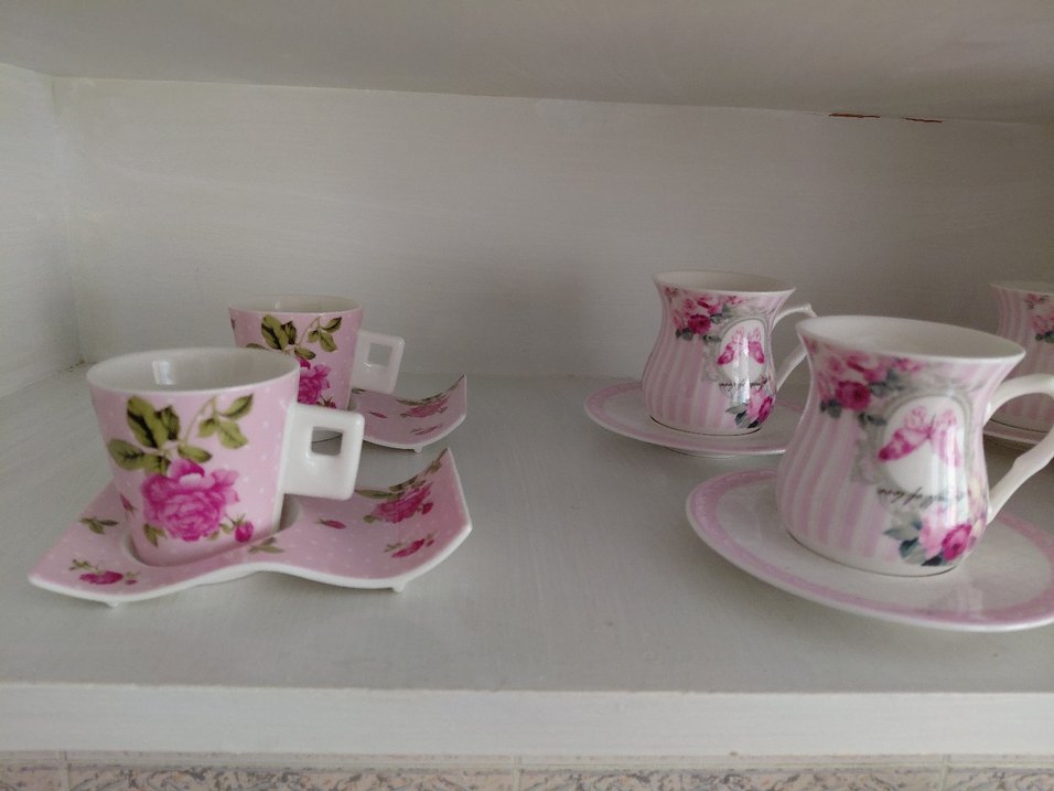 Pembe Çiçekli Porselen Fincan Takımı - Görsel 2