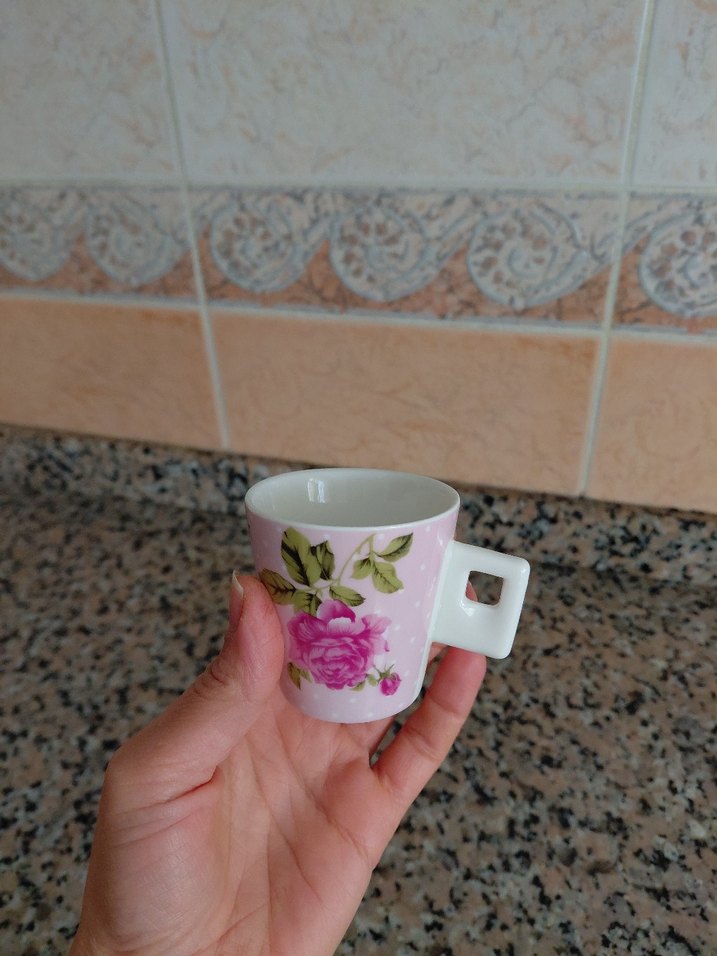 Pembe Çiçekli Porselen Fincan Takımı - Görsel 4