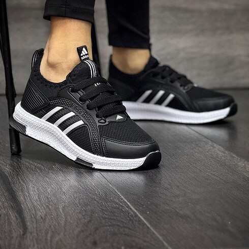 Adidas Çocuk Spor Ayakkabı
