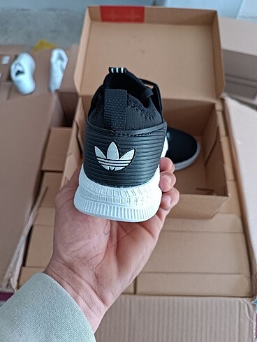 35 Beden Adidas Çocuk Spor Ayakkabı