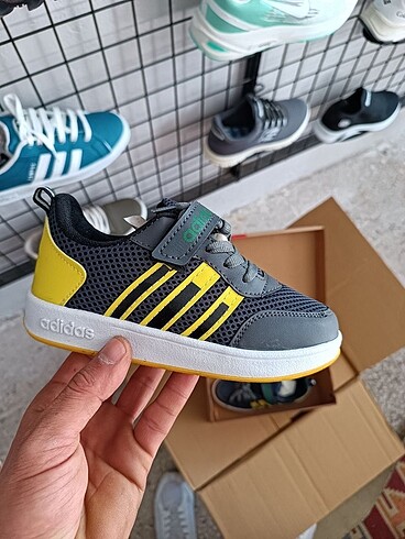 35 Beden gri Renk Adidas Çocuk Spor Ayakkabı