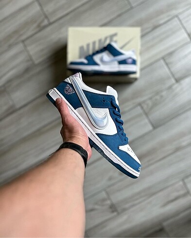 Nike SB Dunk Low Born X Raised