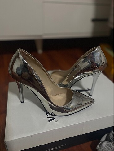 Metalik stiletto